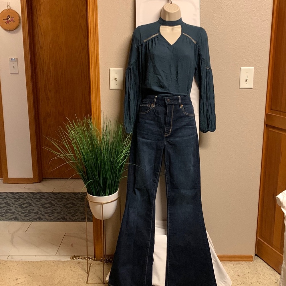 American Eagle wide leg jeans size 6 & shirt size xs